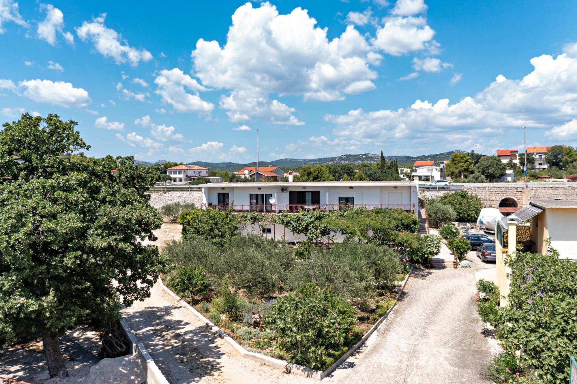 Apartments With A Parking Space Pirovac, Sibenik - 13263 Exterior photo