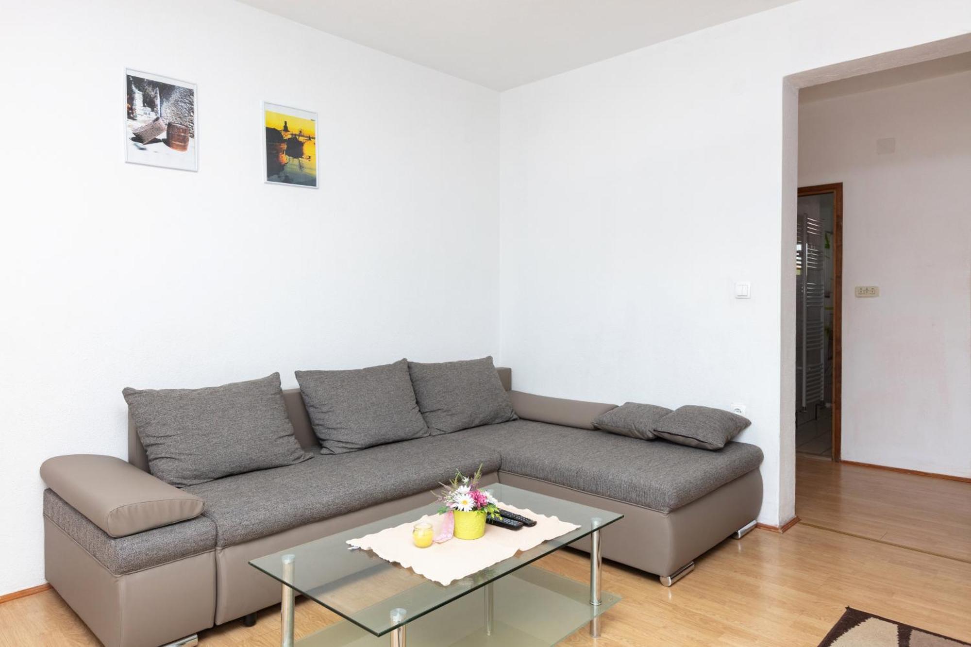 Apartments With A Parking Space Pirovac, Sibenik - 13263 Room photo