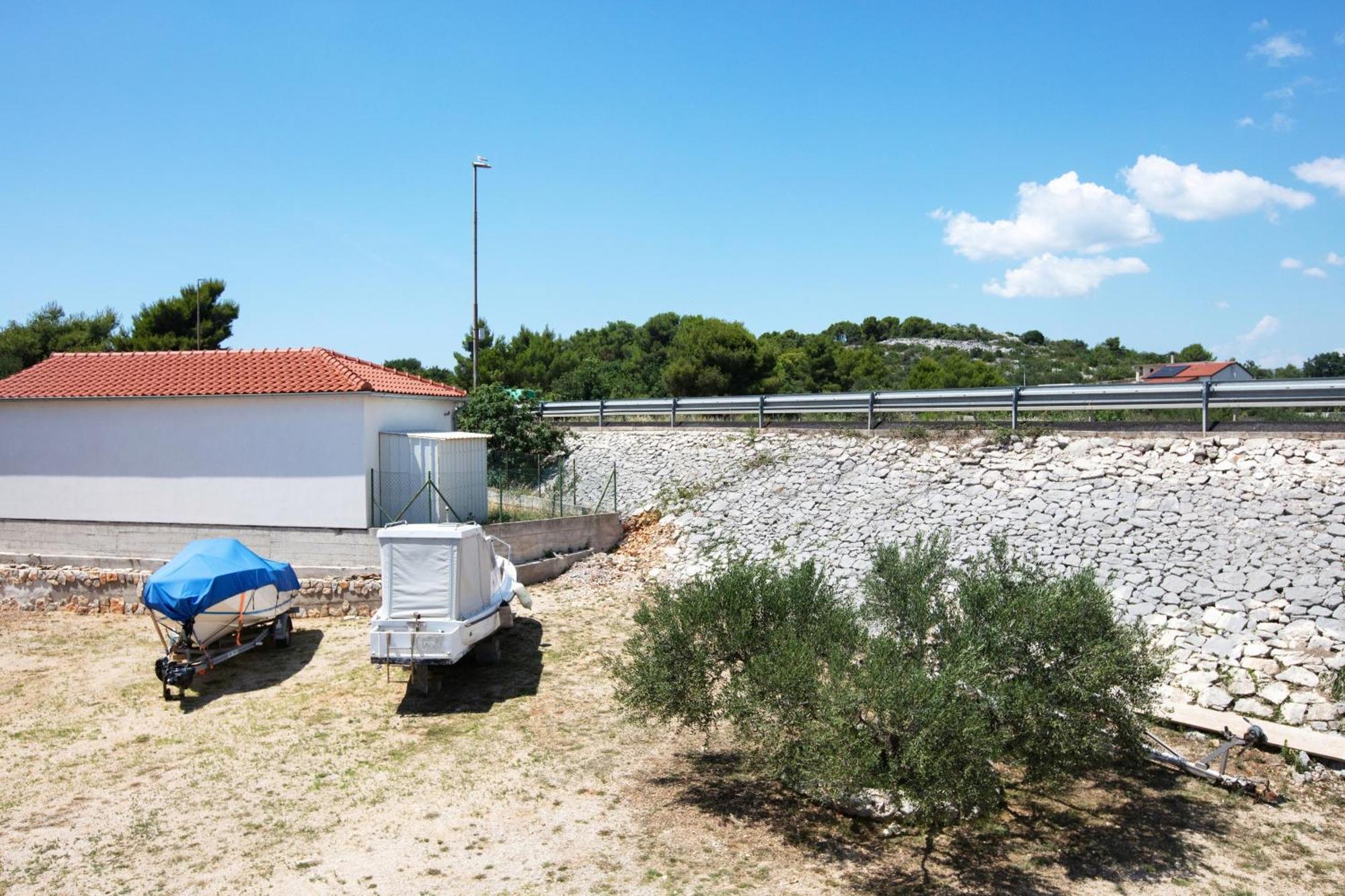 Apartments With A Parking Space Pirovac, Sibenik - 13263 Exterior photo